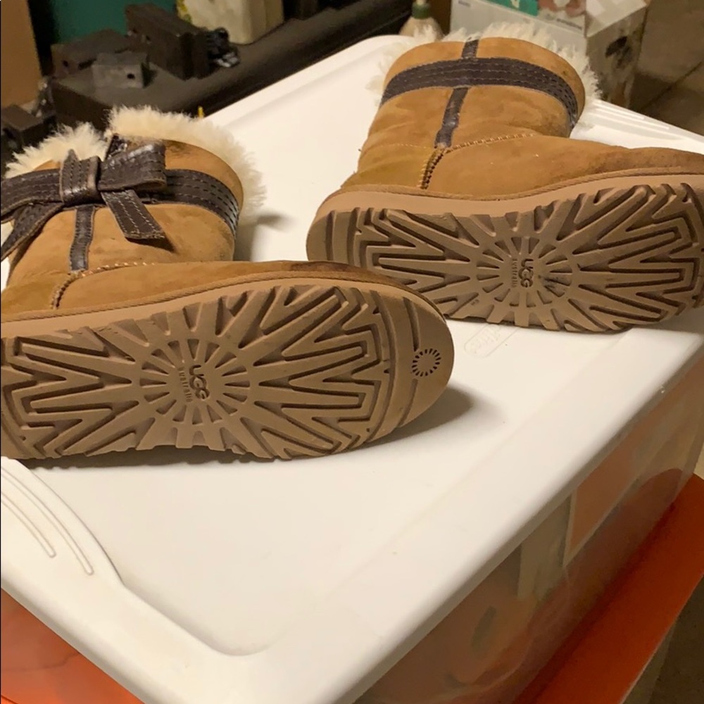 Guc Uggs with bow - Picture 3 of 5